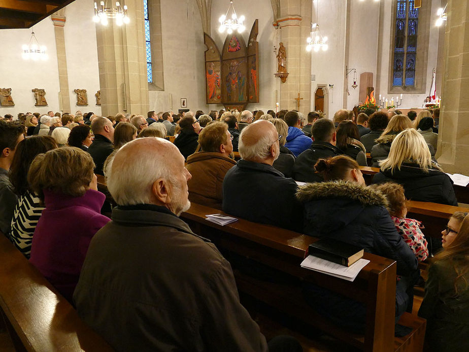 Firmung 2017 in Naumburg (Foto: Karl-Franz Thiede)